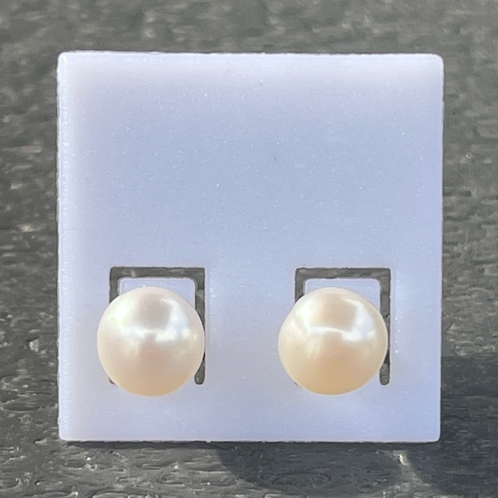 Natural 5-6mm White Freshwater; Button Pearl; Stud Earrings; High Luster; NWOT